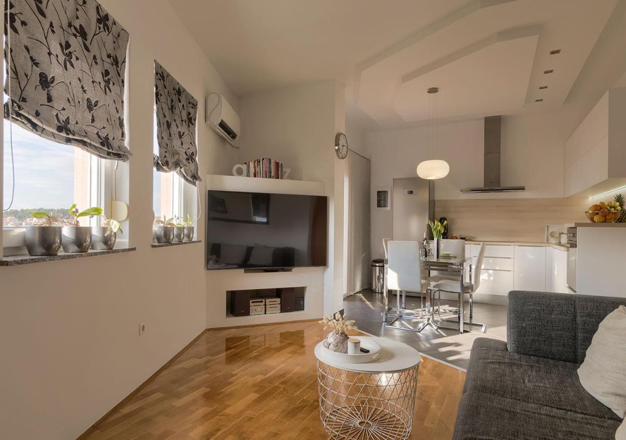 Apartment Leki - Newly Renovated, Modern City Spot Pula Buitenkant foto